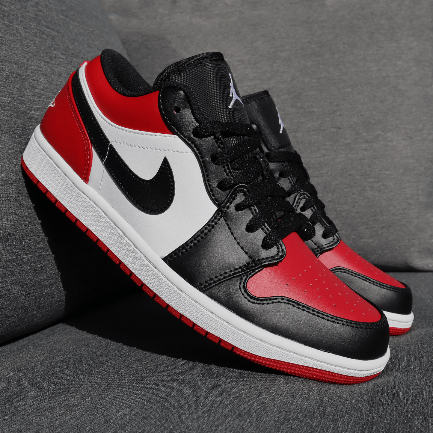 Air Jordan 1 Low Bred Toe Spotlightz